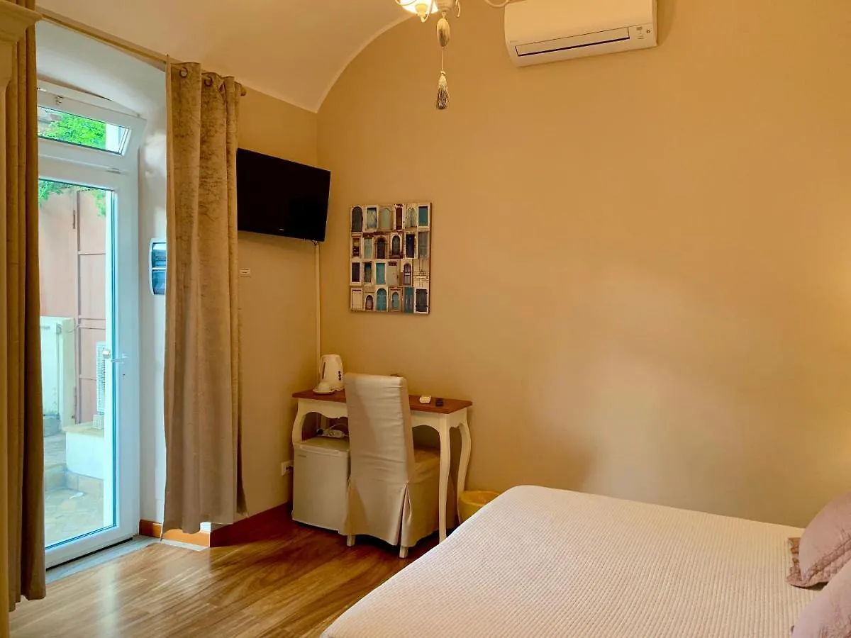 Cernaia Room La Spezia 0*,